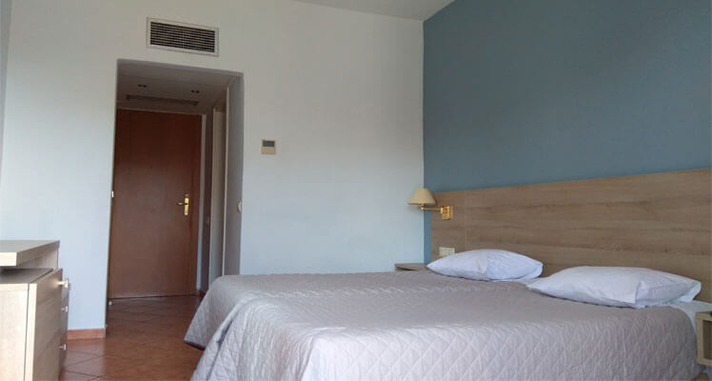 The same twin room before retouching