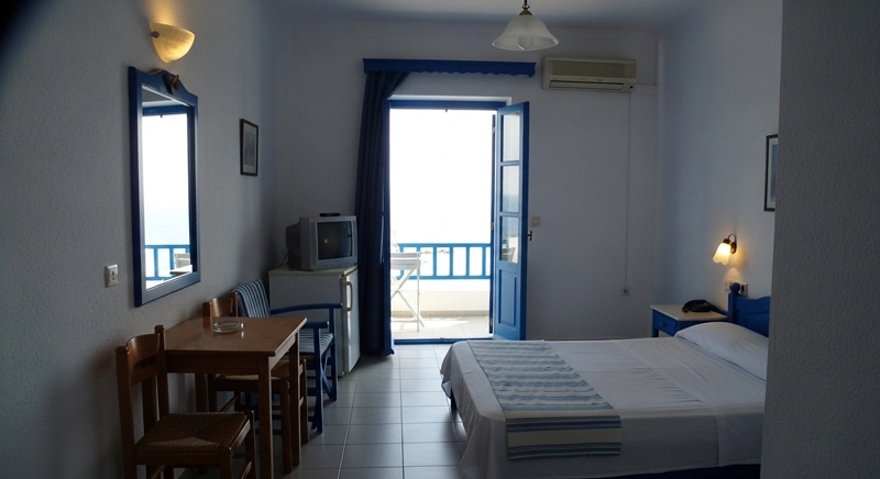 hotel bedroom before AI photo enhancement