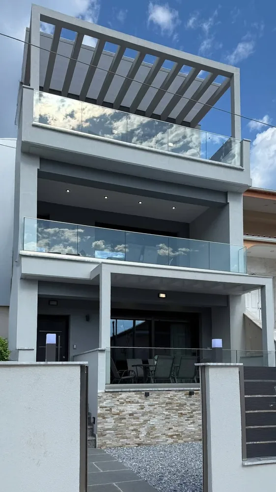 The same apartment house facade before retouching