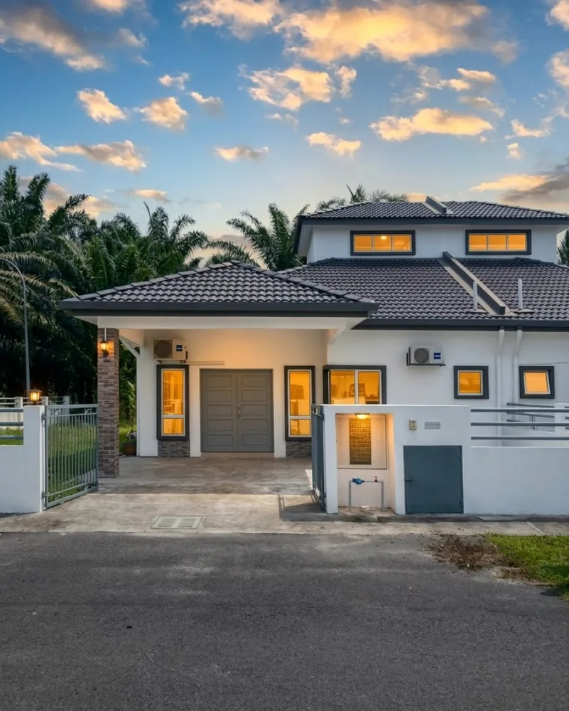 Villa entrance at dusk after retouching